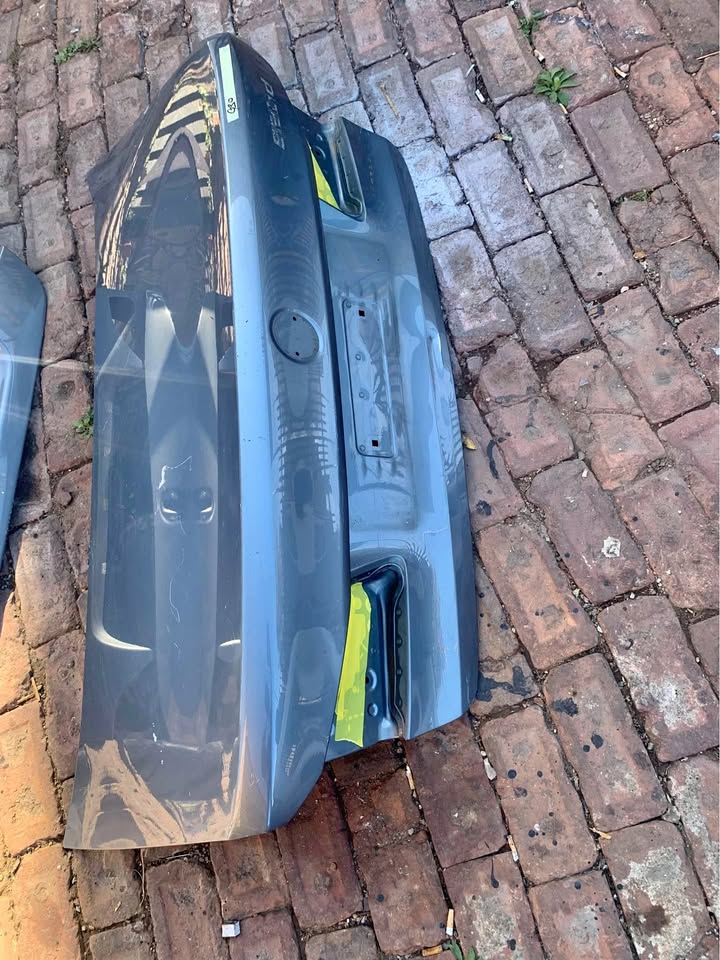 BMW G30 boot lid