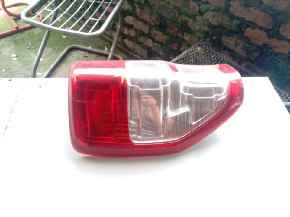 ford ranger tail light whatsup 0/6/4/4/6/1/7/4/4/8 - Private Seller