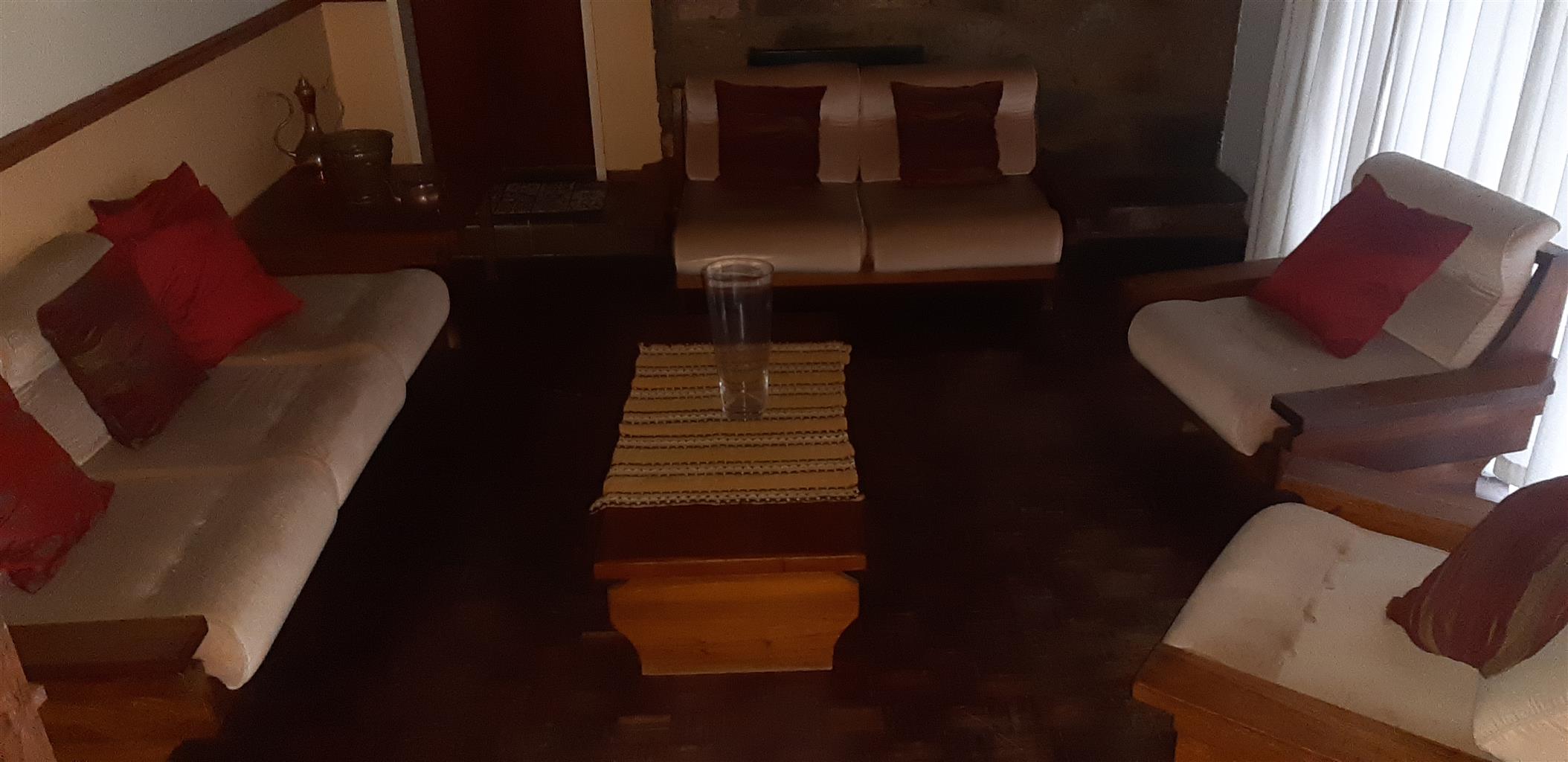 Solid wood livingroom furniture set, couches, livingroom tables, Junk