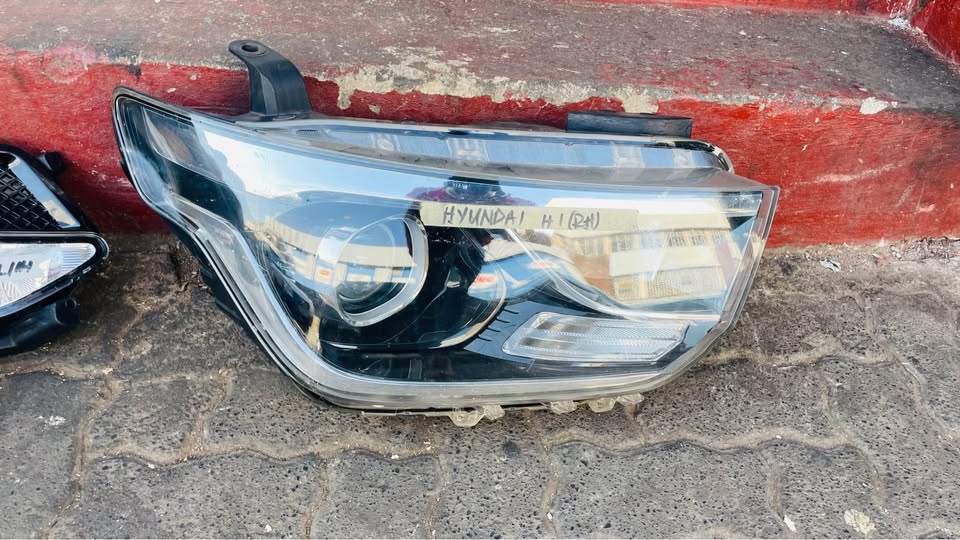 Hyundai H1 headlight - Private Seller
