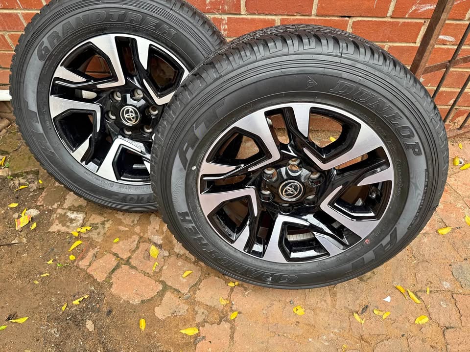 Toyota legend 55 rim with 265/60R18 tyres - Private Seller Toyota legend 55 rim with 265/60R18 tyres - Private Seller