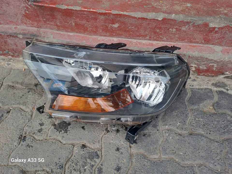 Ford Ranger T7 headlight - Private Seller