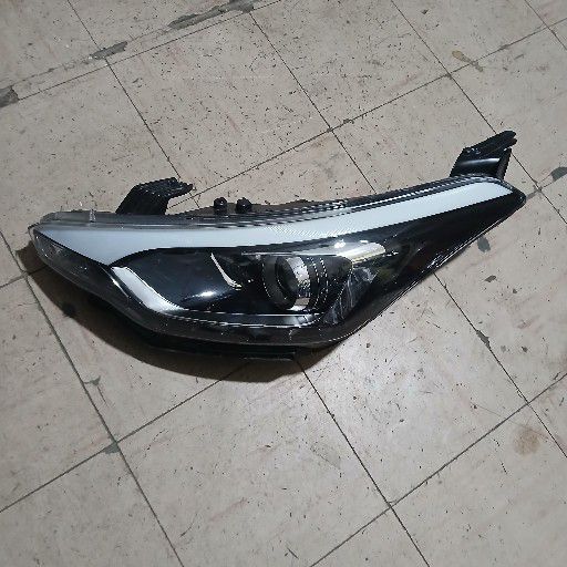 Hyundai i20 grand headlight - Private Seller Hyundai i20 grand headlight - Private Seller