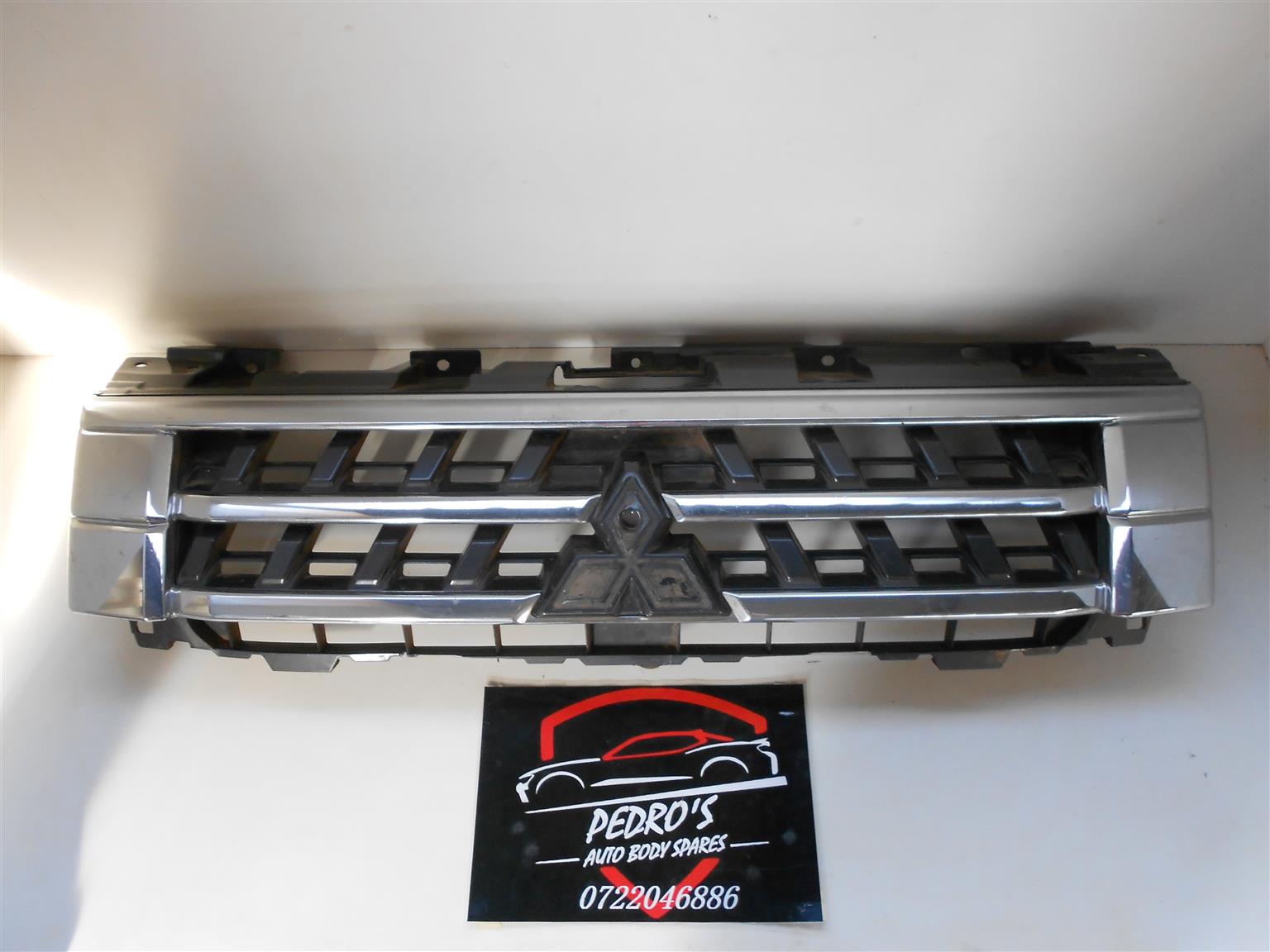 mitsubishi Pajer 2015/19 main grill - Private Seller mitsubishi Pajer 2015/19 main grill - Private Seller
