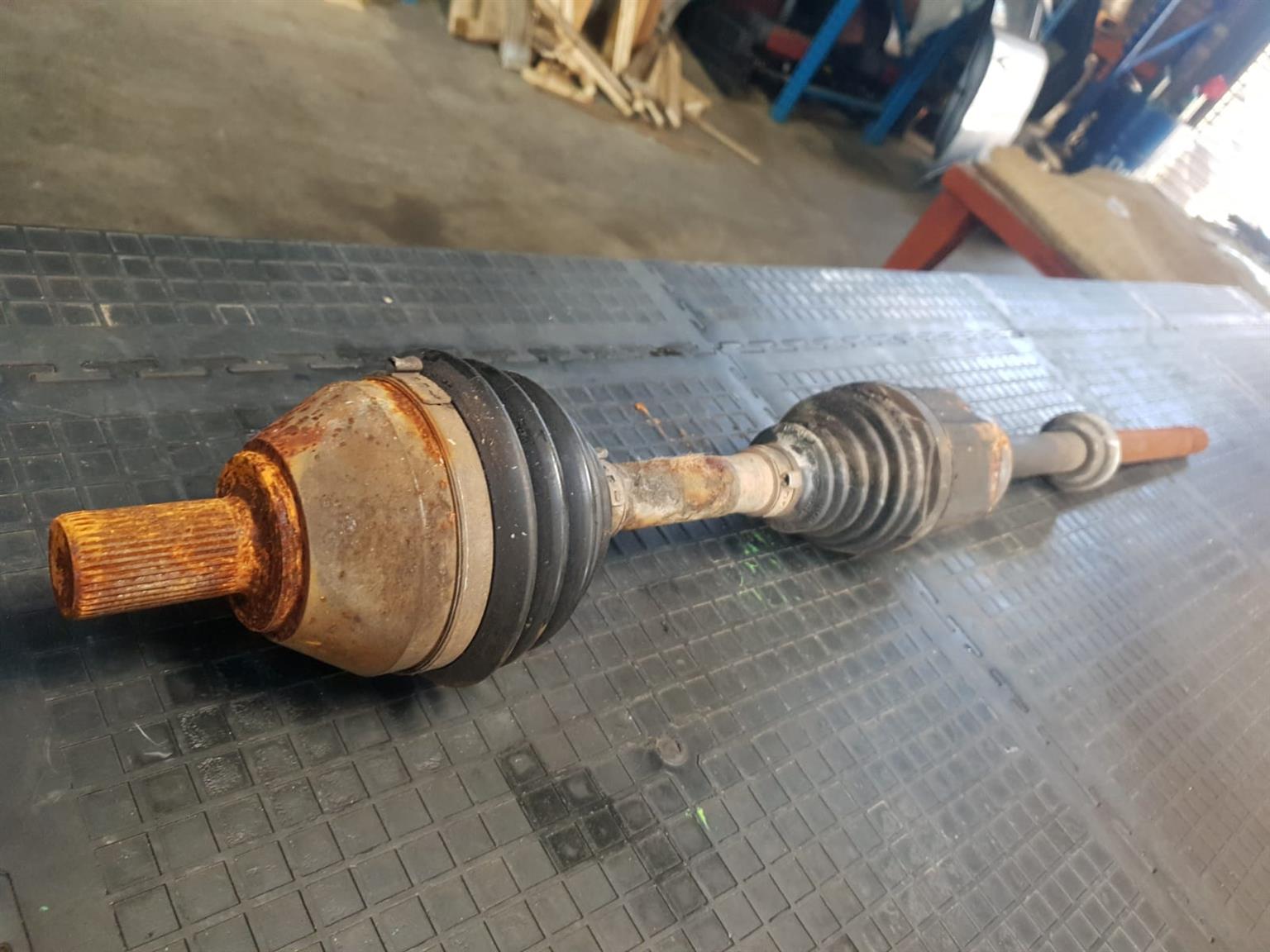 2009 Freelander 2 2.2D SD4 Auto Used Original RHS Side Shaft For Sale 2009 Freelander 2 2.2D SD4 Auto Used Original RHS Side Shaft For Sale