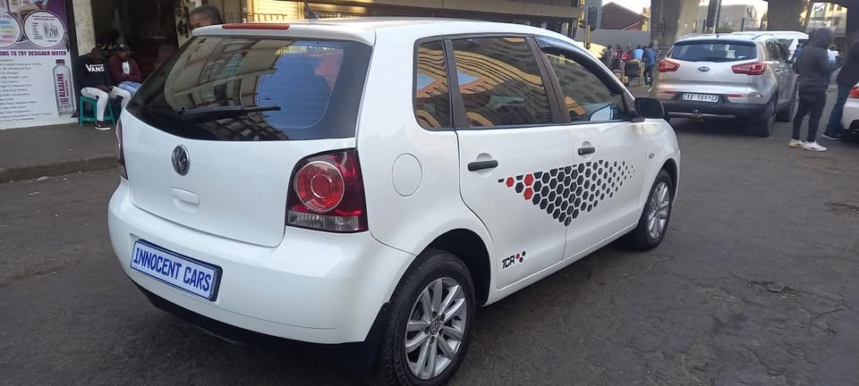 2014 VW POLO VIVO 1.6 TRENDLINE. MANUAL.. WHITE COLOUR..75000KM.. ACCIDENT FREE