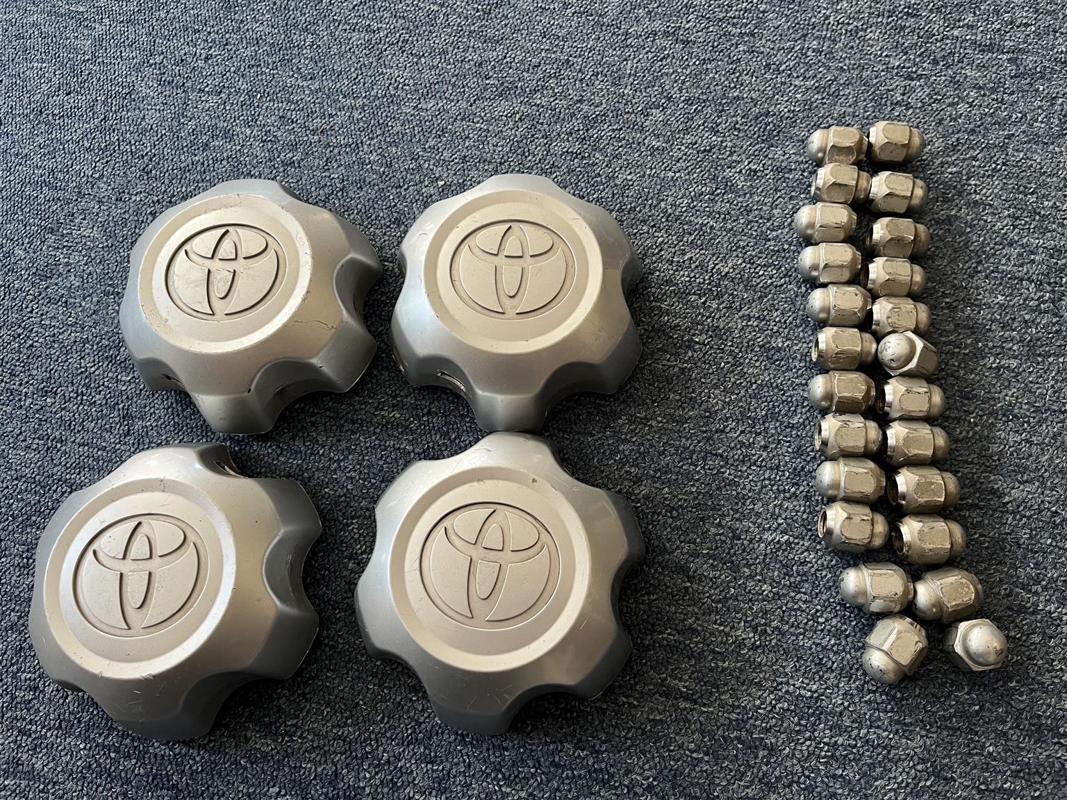 Hilux hub caps and lug nuts Hilux hub caps and lug nuts