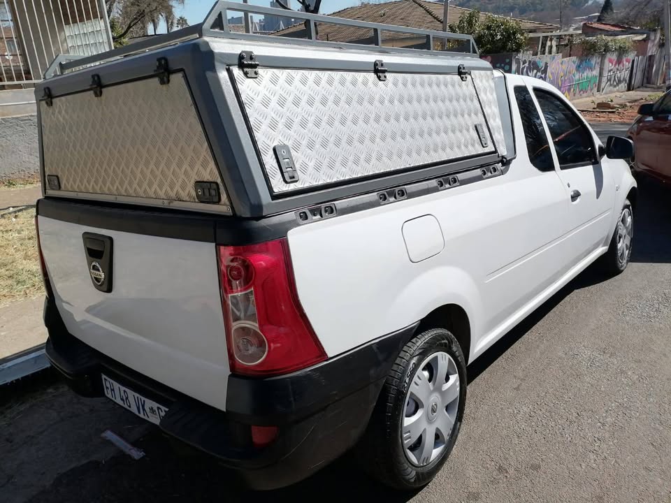 2016 NISSAN NP200 BAKKIE 1.6 WITH CANOPY IN EXCELLENT CONDITION