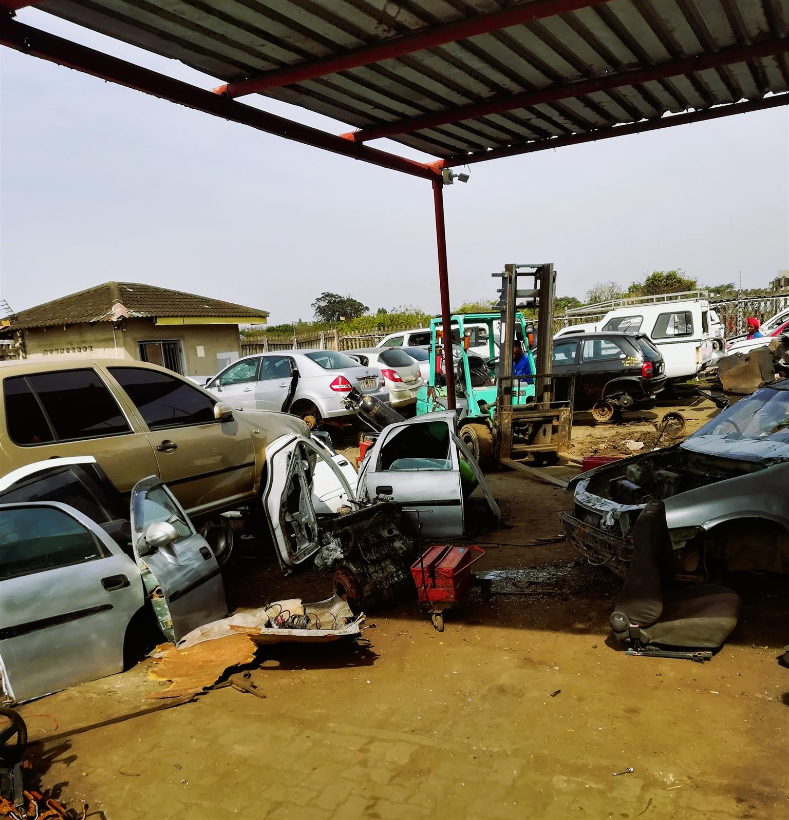2000 Toyota Tazz 2.0L - Stripping for Spares