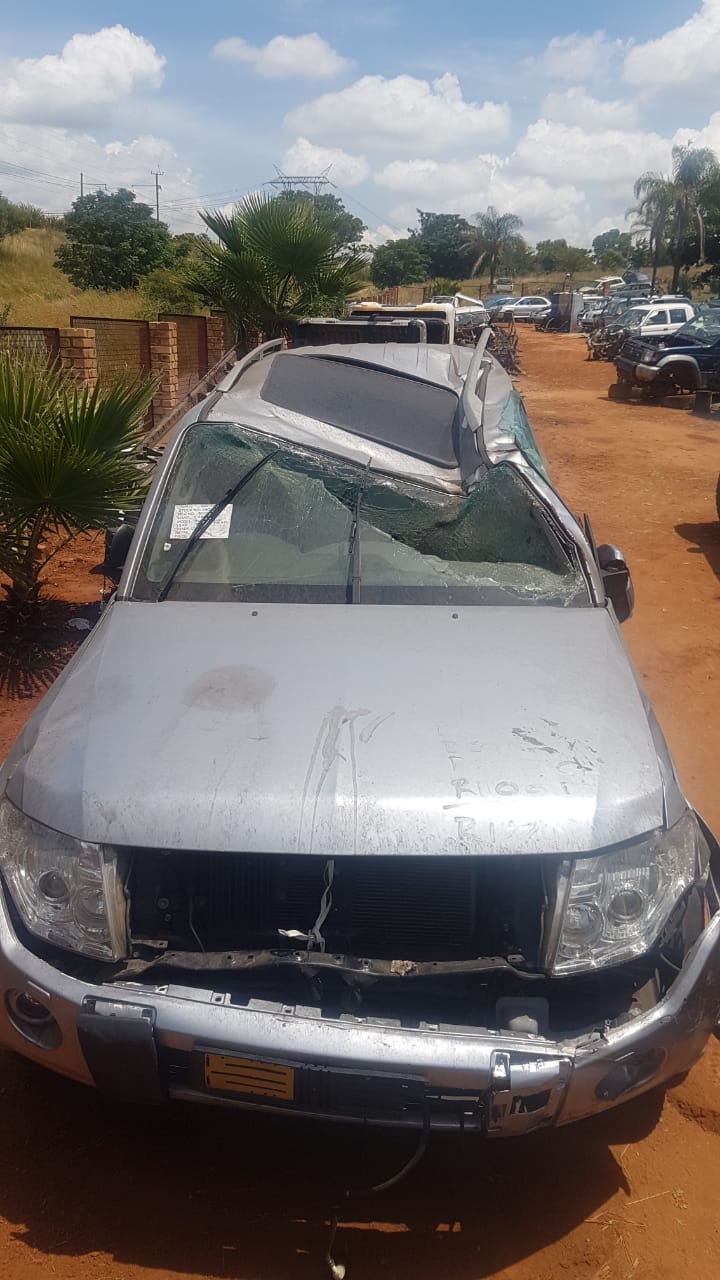 MITSUBISHI PAJERO 3.2 BK LWB SILVER BODY PARTS - Private Seller MITSUBISHI PAJERO 3.2 BK LWB SILVER BODY PARTS - Private Seller