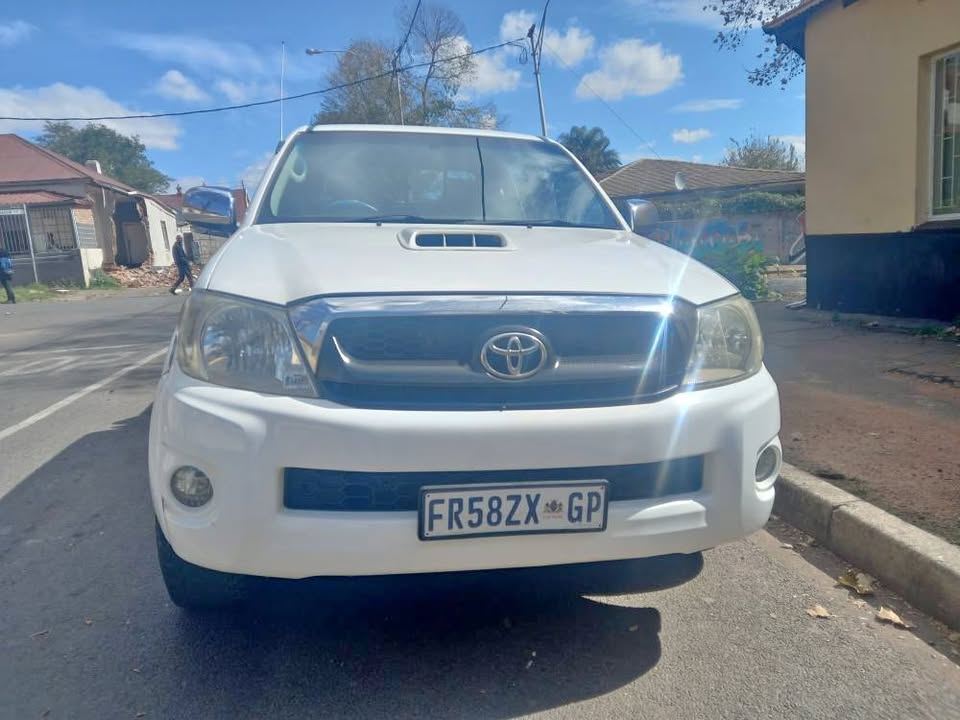 2008 Toyota Hilux Double Cab 3.0 D4D DIESEL, MANUAL, WHITE, 96000kms