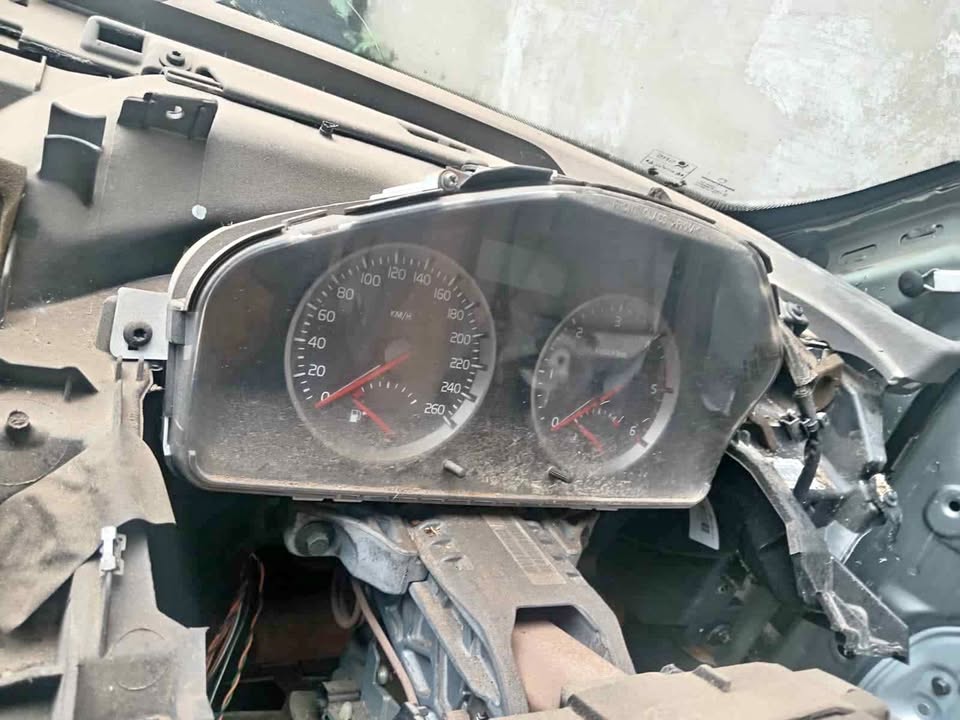 Volvo S40 2.0 2007 cluster Volvo S40 2.0 2007 cluster