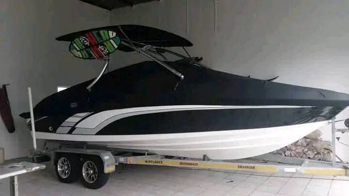 Custom made canvas Boat covers, canvas patio blinds, Boat upholstery