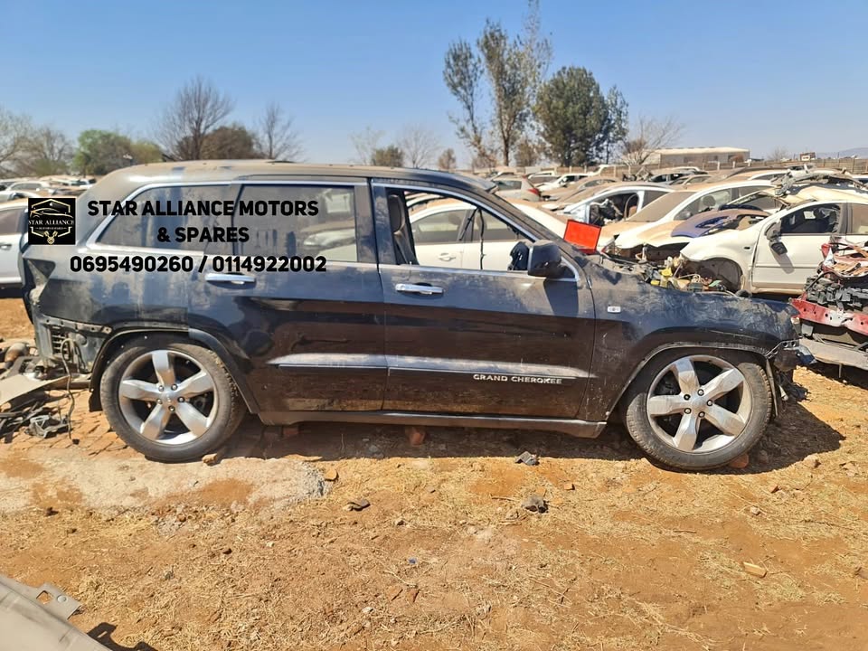 JEEP GRAND CHEROKEE 2012-16 CODE 2 STRIPPING FOR SPARES - Private Seller