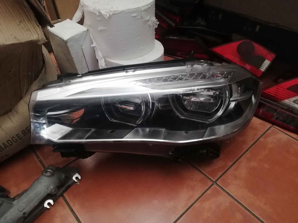 BMW F15 /F16 left headlight 2015 to 2019 - Private Seller BMW F15 /F16 left headlight 2015 to 2019 - Private Seller