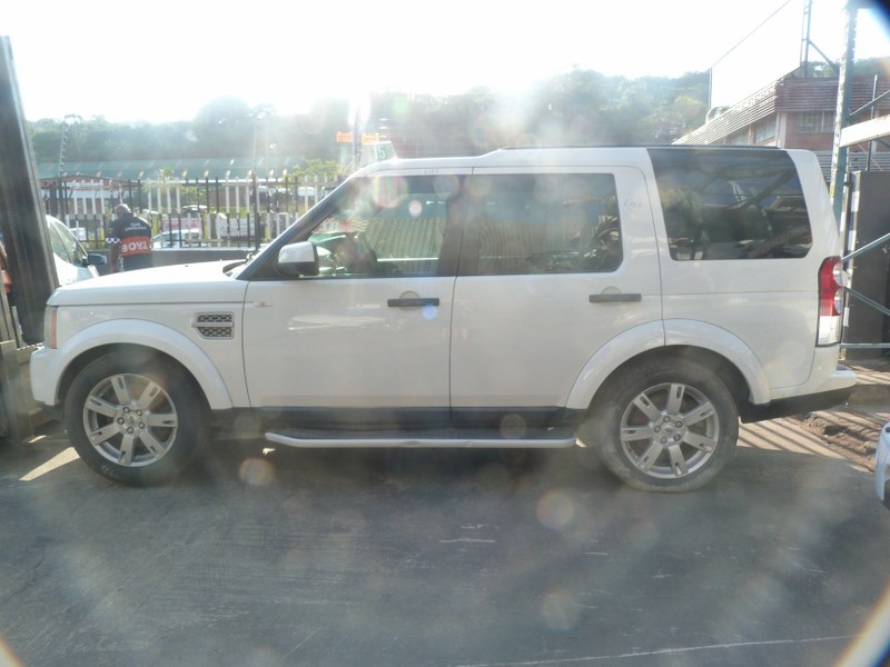 Land Rover Discovery 4 3.0 TDV6 SE AT White - 2015 STRIPPING FOR SPARES - Private Seller Land Rover Discovery 4 3.0 TDV6 SE AT White - 2015 STRIPPING FOR SPARES - Private Seller