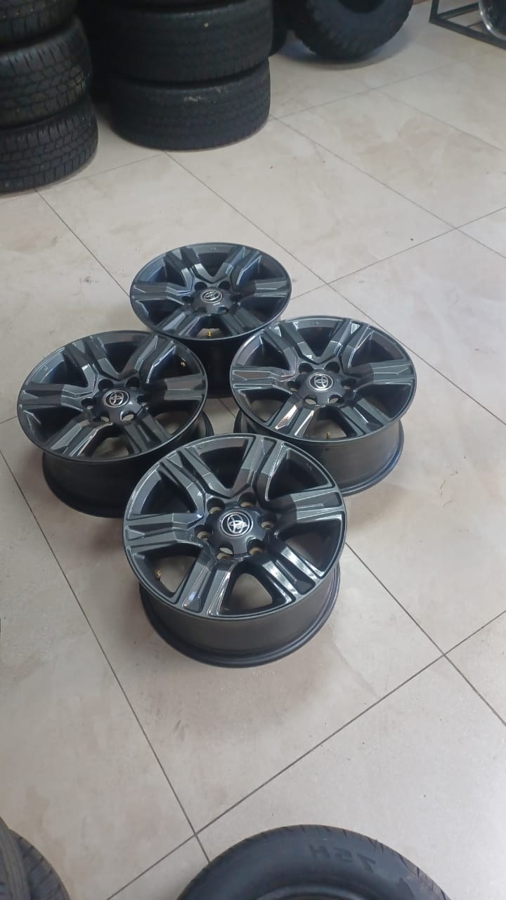 Toyota Hilux/Fortuner 17''original mags set We are located in Pretoria - Private Seller Toyota Hilux/Fortuner 17''original mags set We are located in Pretoria - Private Seller