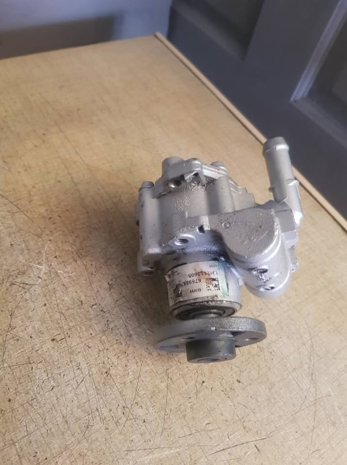 BMW POWER STEERING PUMP FOR SALE - Private Seller