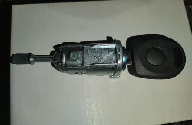 VW POLO 6 BRAND NEW DOOR LOCK BARREL & KEY FOR SALE - Private Seller