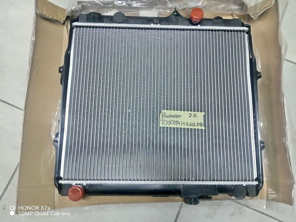 TOYOTA HILUX D4D 2.5 RADIATOR - Private Seller TOYOTA HILUX D4D 2.5 RADIATOR - Private Seller