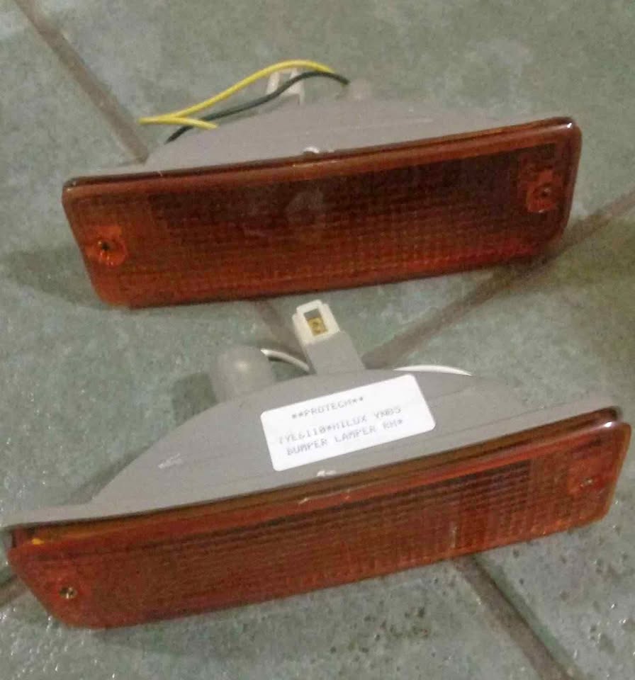 Toyota hilux yn85 bumper indicators - Private Seller Toyota hilux yn85 bumper indicators - Private Seller