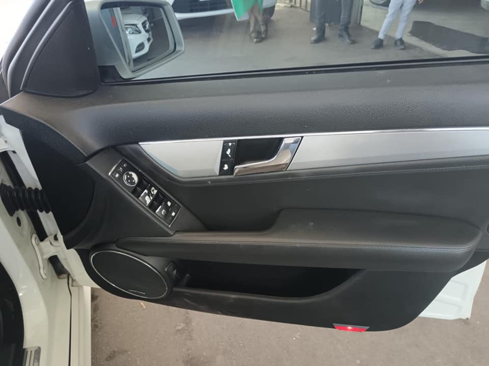 2011 MERCEDES BENZ C200 AMG LINE