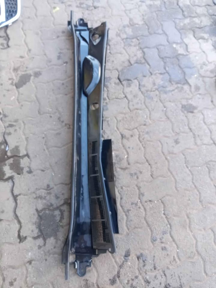 Toyota Hilux wiper cowl - Private Seller Toyota Hilux wiper cowl - Private Seller