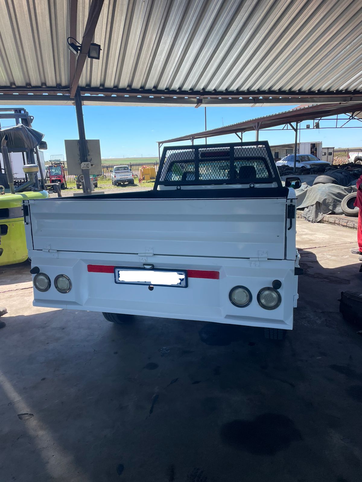 Isuzu D-Teq Drop side load bin - Private Seller Isuzu D-Teq Drop side load bin - Private Seller