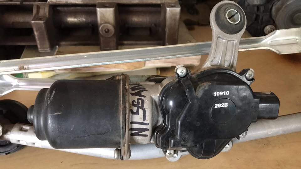 Nissan MICRA wiper mechanism