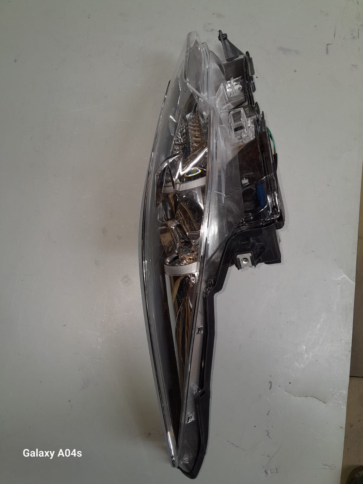 TOYOTA FORTUNER RIGHT FRONT HEAD LIGHT FOR SALE - Private Seller TOYOTA FORTUNER RIGHT FRONT HEAD LIGHT FOR SALE - Private Seller