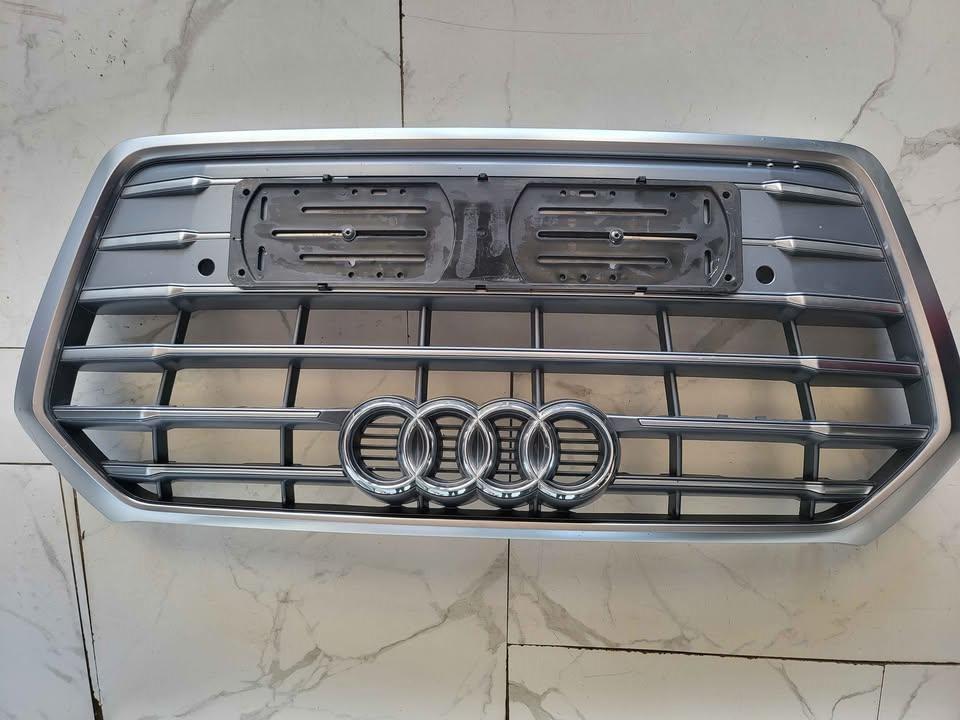 2018 Audi Q5 main grill for sale - Private Seller 2018 Audi Q5 main grill for sale - Private Seller
