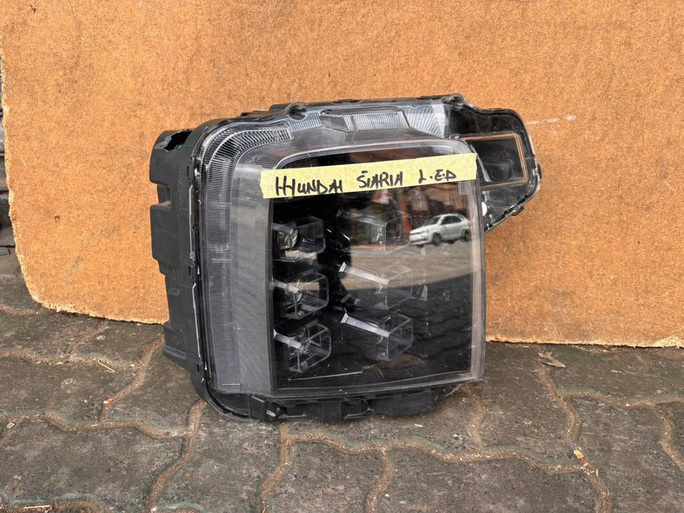Hyundai staria Headlight - Private Seller Hyundai staria Headlight - Private Seller