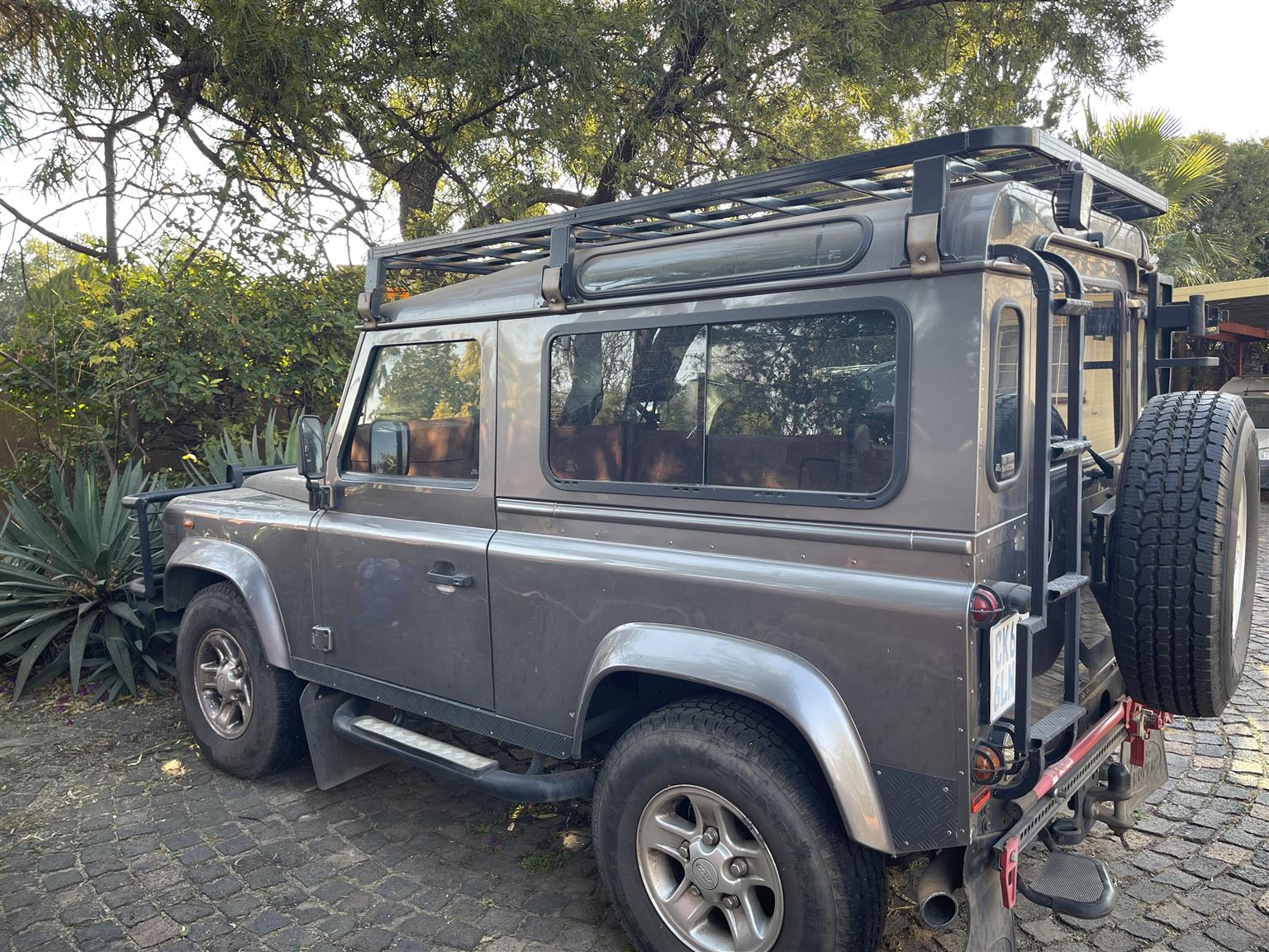 Land Rover Defender Puma 2010