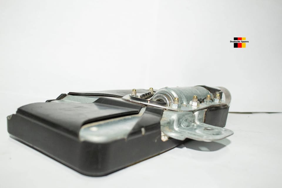 BMW E46 FRONT DRIVER SIDE RIGHT DOOR USED AIRBAG OEM : 347037230042 PRICE : - Private Seller