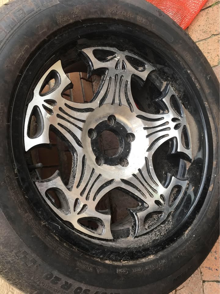 Tyre for Toyota High lux - Private Seller Tyre for Toyota High lux - Private Seller