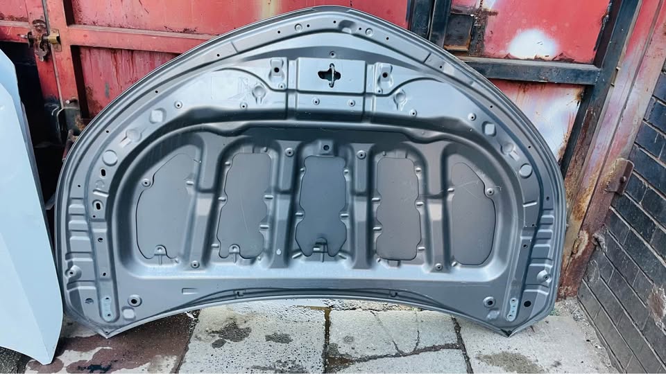 Toyota Prestige bonnet - Private Seller Toyota Prestige bonnet - Private Seller