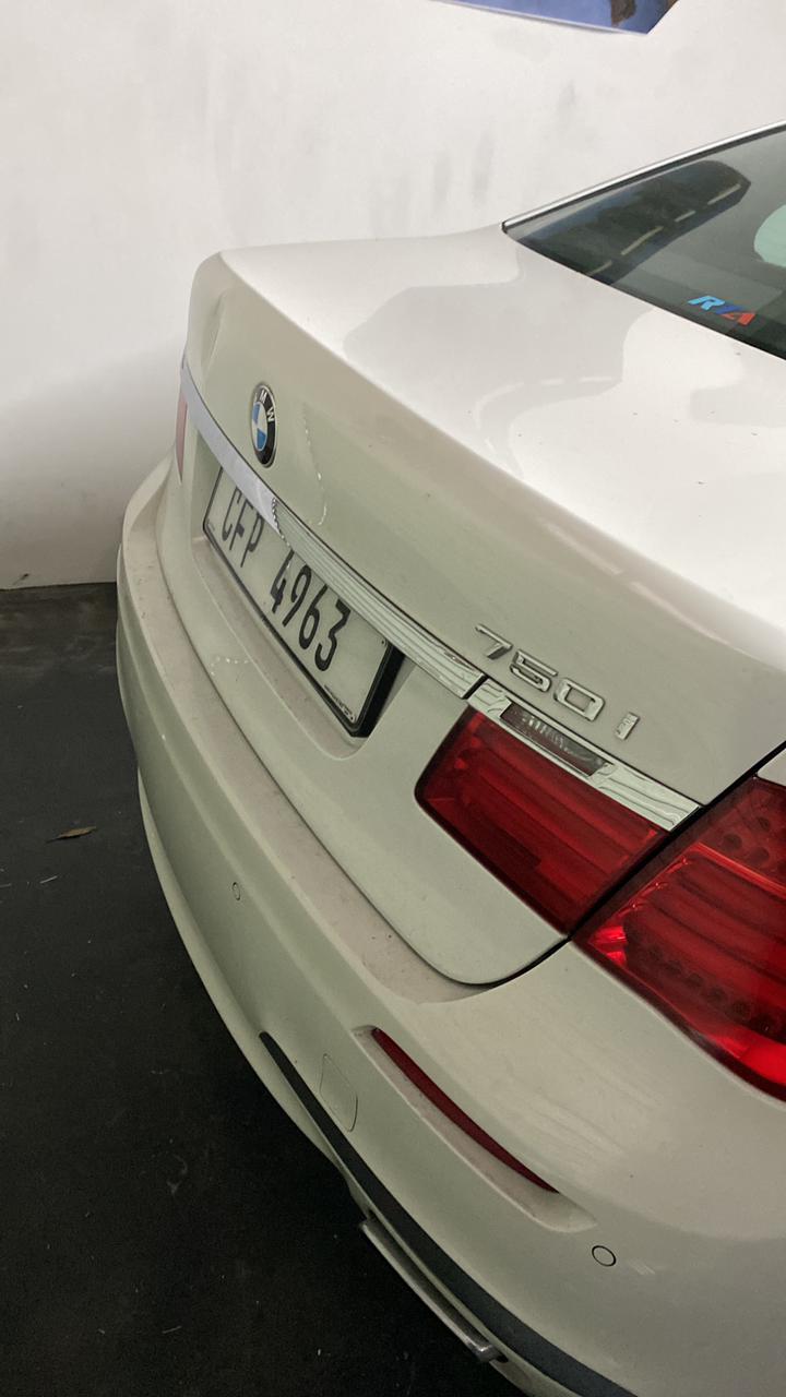BMW750i