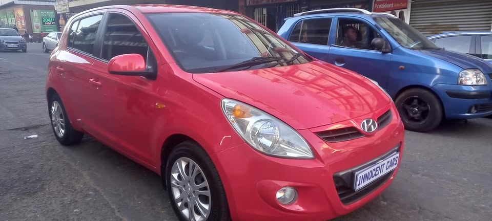 2013 HYUNDAI i20 1.4 ENGINE HATCHBACK, MANUAL  RED COLOUR, 82000KM USED EXCELLENT DRIVE