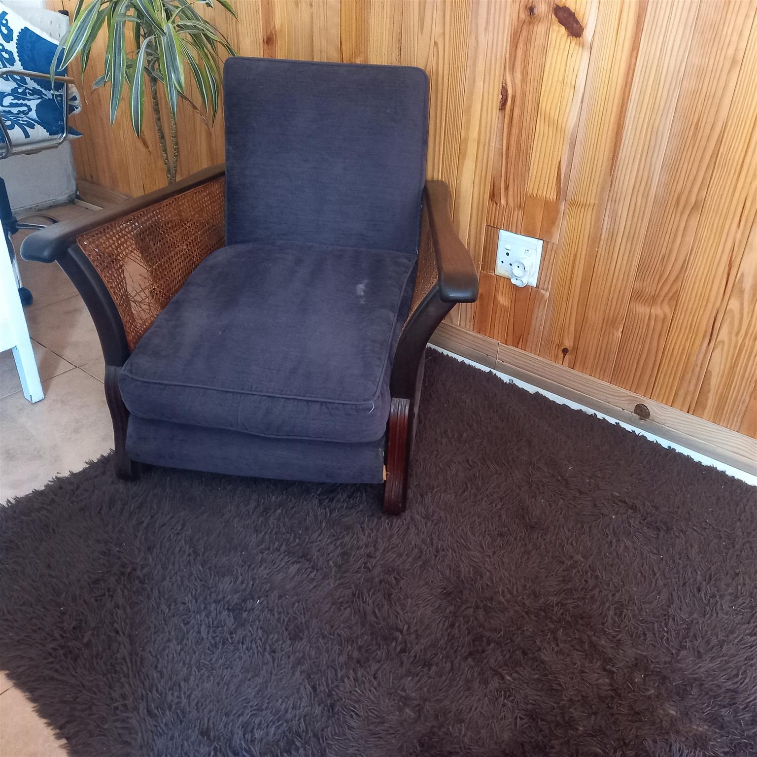 Soild cuffy chair Soild cuffy chair
