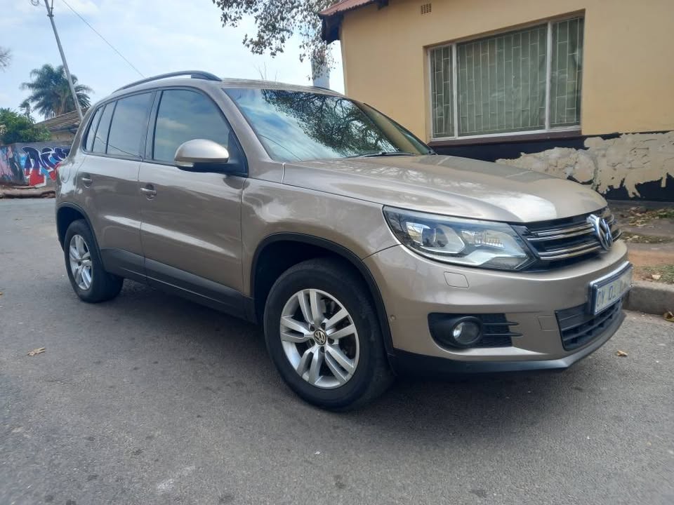 2013 VOLKSWAGEN TIGUAN 1.4 TSI PETROL, BLUEMOTION, AUTOMATIC, GOLD, 97000KMS