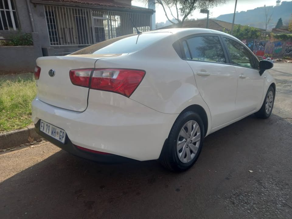 2017 Kia Rio Sedan 1.2 Petrol, Manual, White, 88000kms