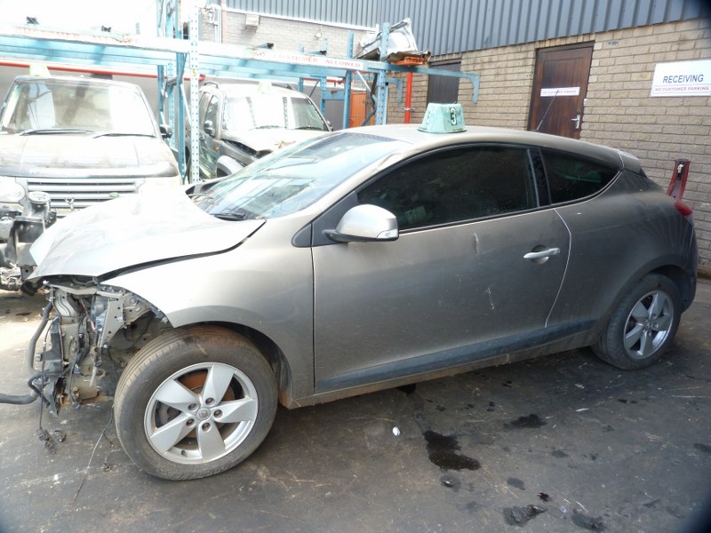 Renault Megane III 1.6 Dynamique Coupe Manual Gold - 2010 STRIPPING FOR SPARES - Private Seller