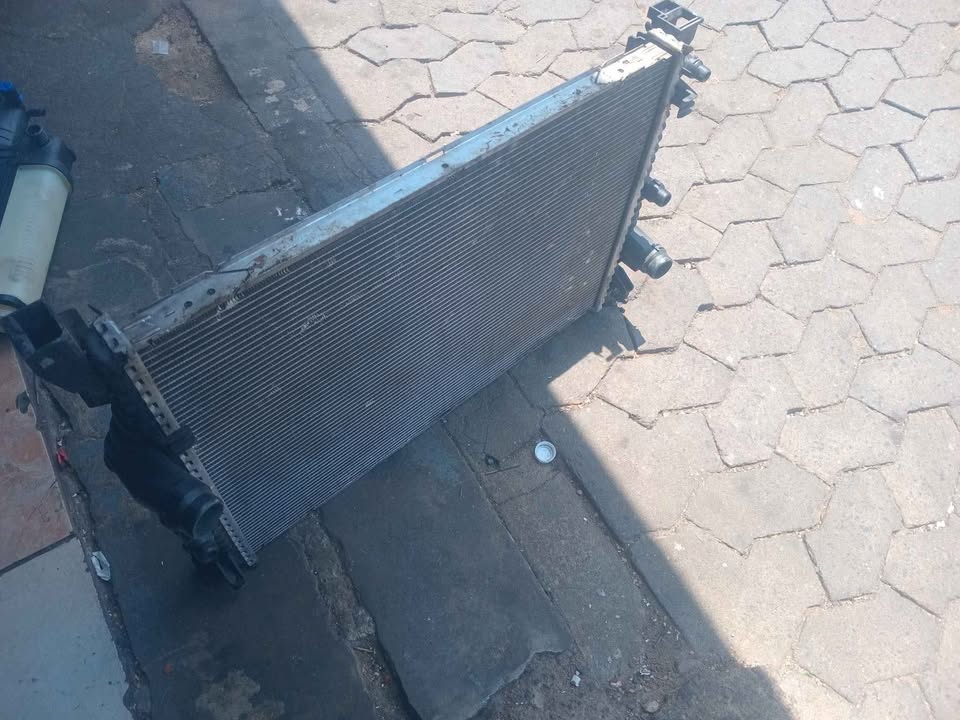 Bmw G07 water Radiator in good working condition original bmw parts ready to use - Private Seller