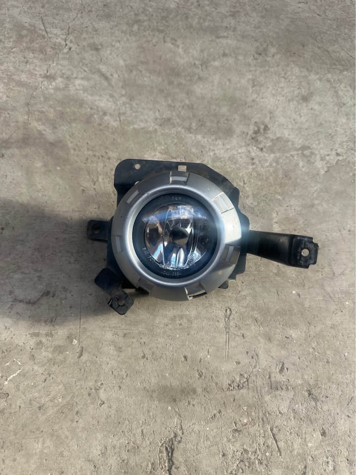 Mitsubishi Triton right side fog light with cover L200 2006 2007 2008 Fog Lamps - Private Seller Mitsubishi Triton right side fog light with cover L200 2006 2007 2008 Fog Lamps - Private Seller