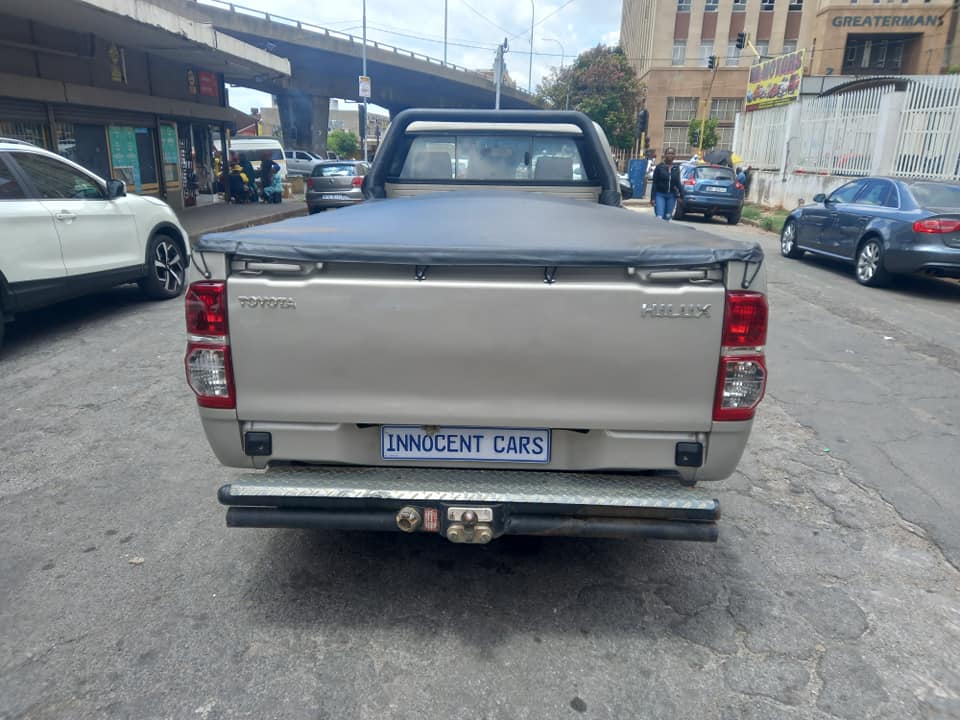 2013 TOYOTA HILUX 2.0 PETROL, LOW RIDER. BEIG COLOUR, MILEAGE