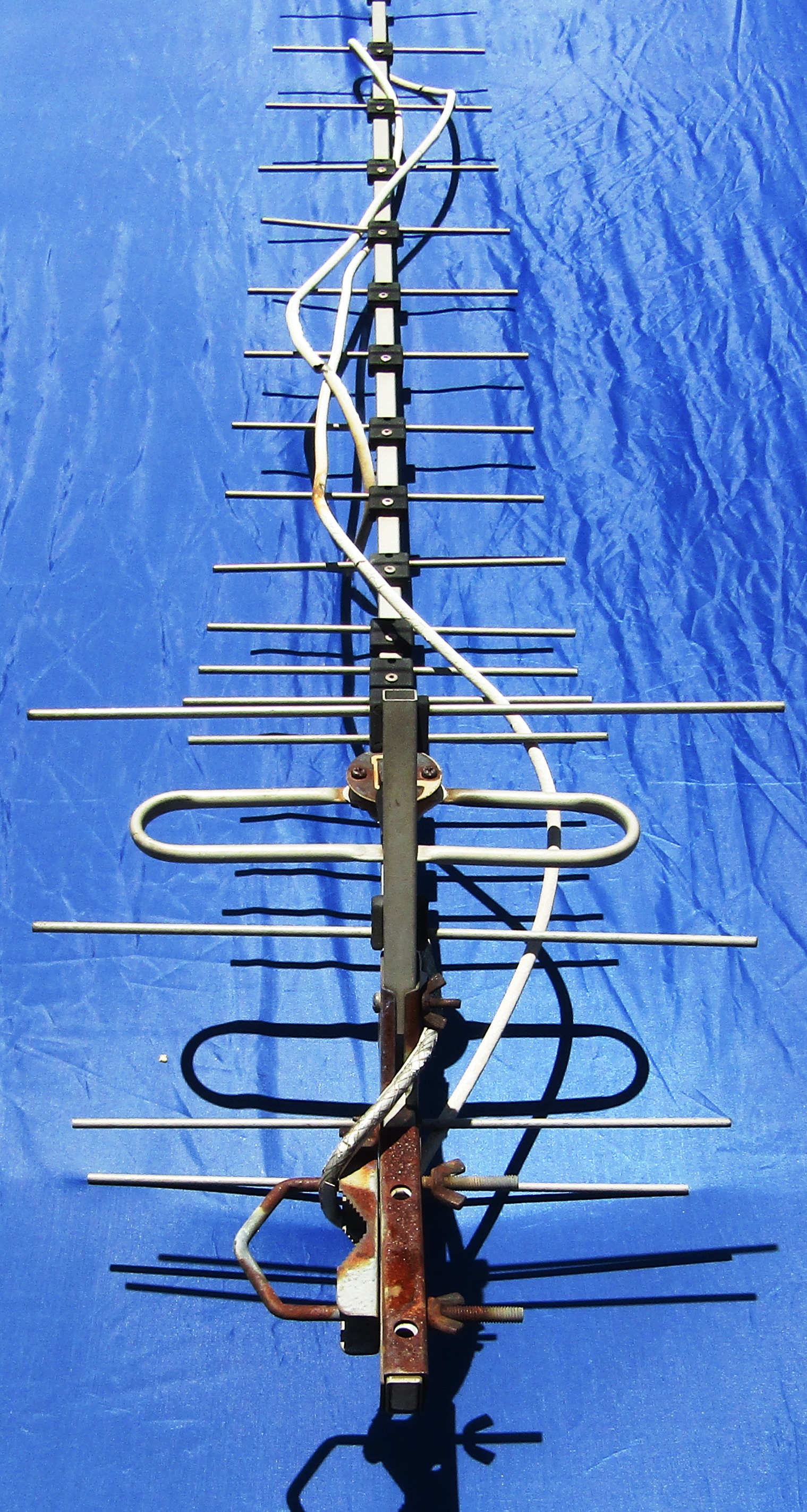 Rooftop Aerial / Antenna - l=146cm; w=27cm; h=29cm