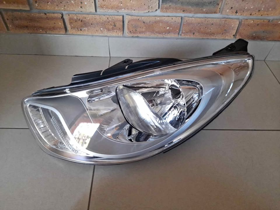 HYUNDAI i10 13/18 BRAND NEW HEADLIGHTS FORSALE