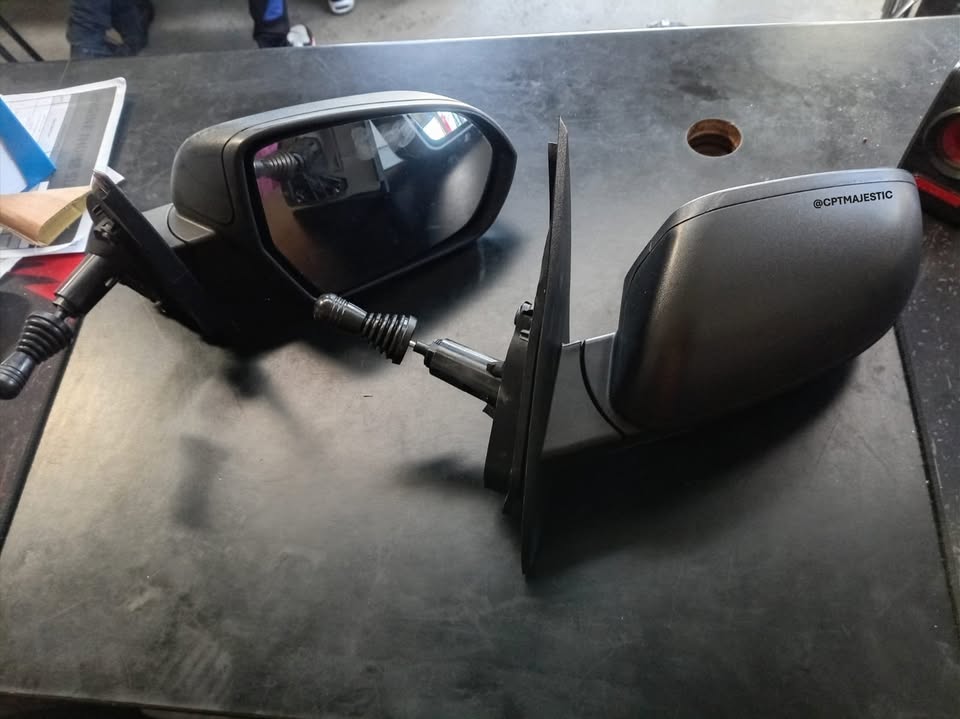 CHEVROLET UTILITY MANUAL DOOR MIRROR FOR SALE - Private Seller CHEVROLET UTILITY MANUAL DOOR MIRROR FOR SALE - Private Seller