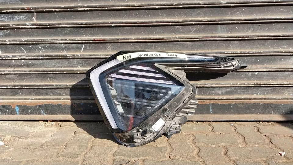Kia Sportage headlight 2024 - Private Seller Kia Sportage headlight 2024 - Private Seller