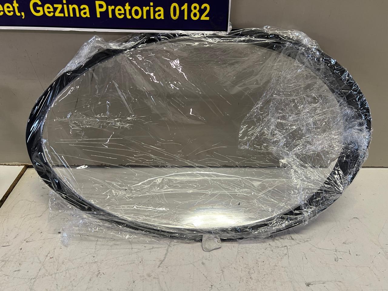 Porsche 911 Carrera S left side headlight replacement lens - Private Seller Porsche 911 Carrera S left side headlight replacement lens - Private Seller